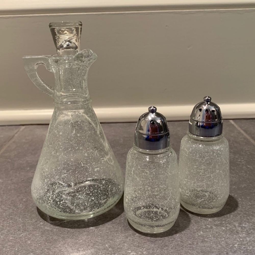 Hazel Atlas white speckled paint splatter salt & pepper shaker & cruet with lid